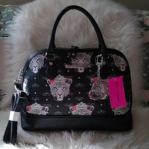 🆕 Betsey Johnson large Dome satchel bag💗